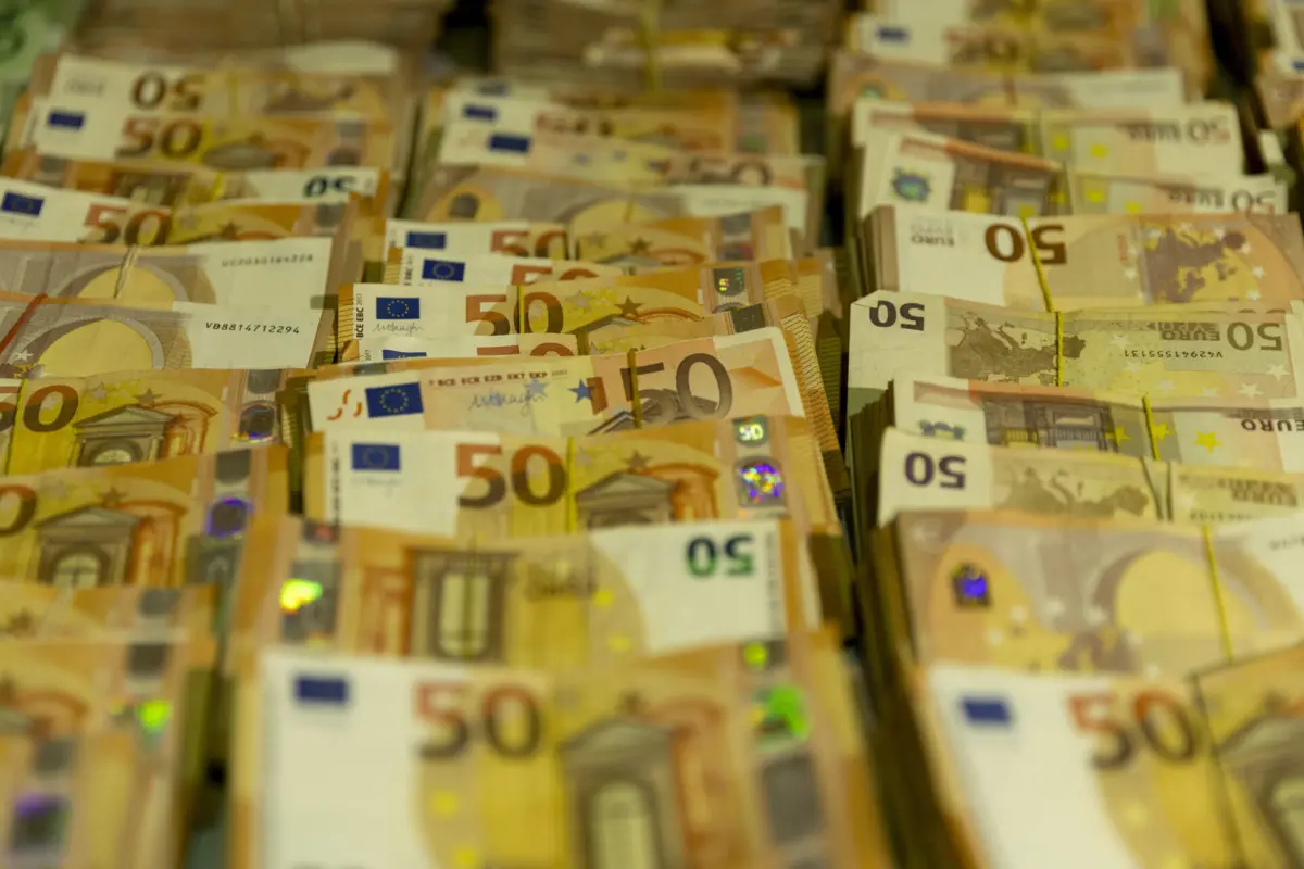 Arguida foi condenada por peculato, branqueamento de capitais e falsificação de documento