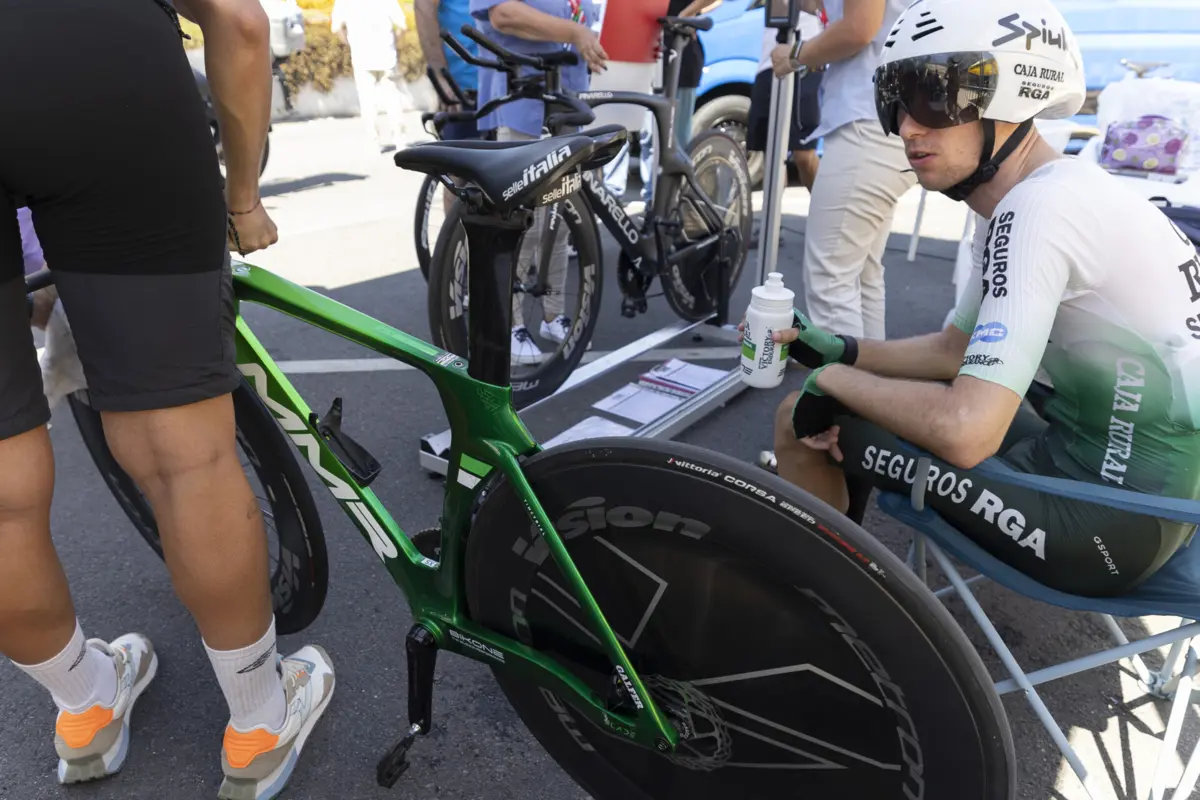 Diretor desportivo da Caja Rural-Seguros RGA foi excluído por duas etapas da 85.ª Volta a Portugal