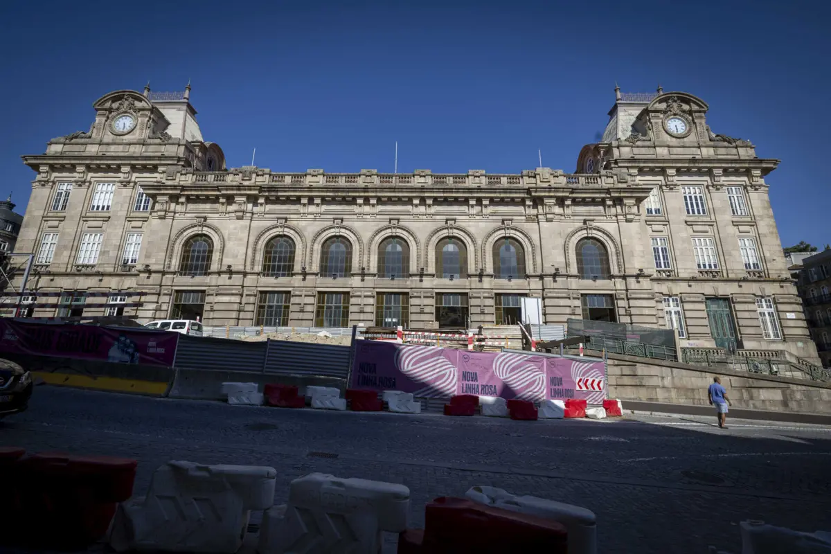 Suspeitos foram detidos junto à Estação de São Bento, no Porto
