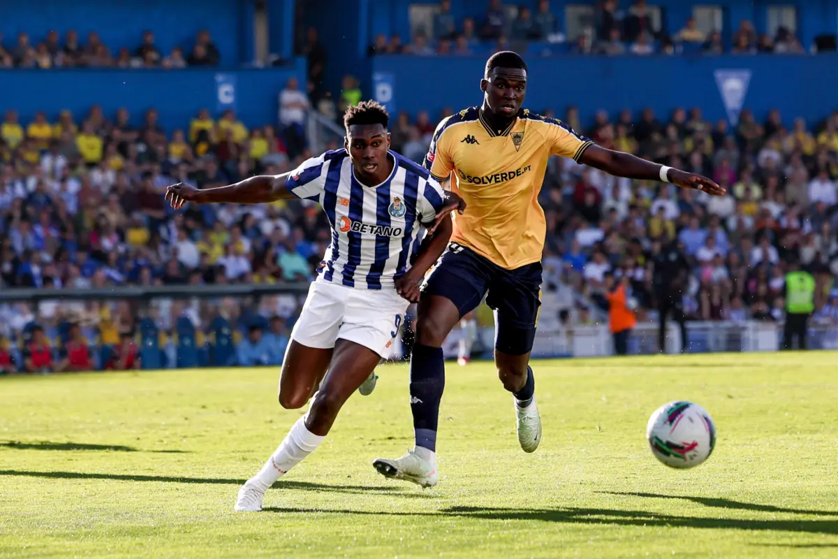 F. C. Porto venceu o Estoril por 2-1