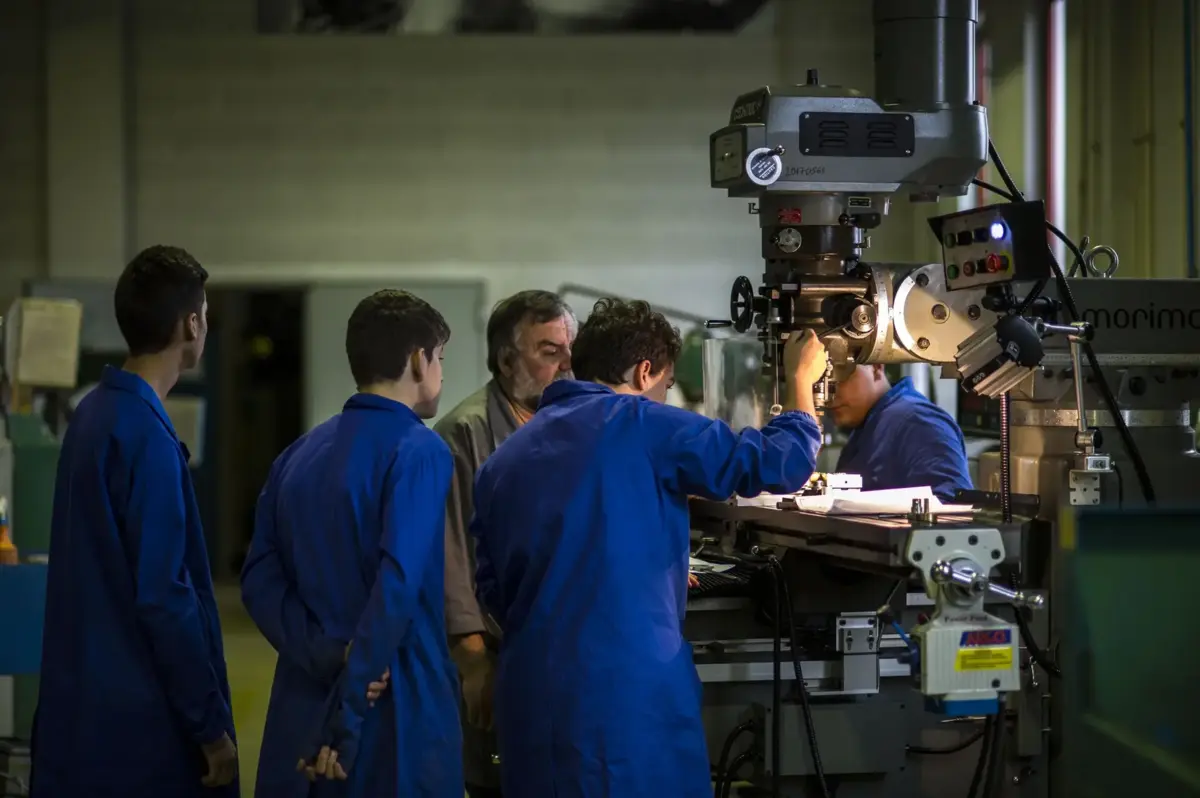 Marcelo espera que a "fusão agora aprovada potencie o Ensino Profissional"