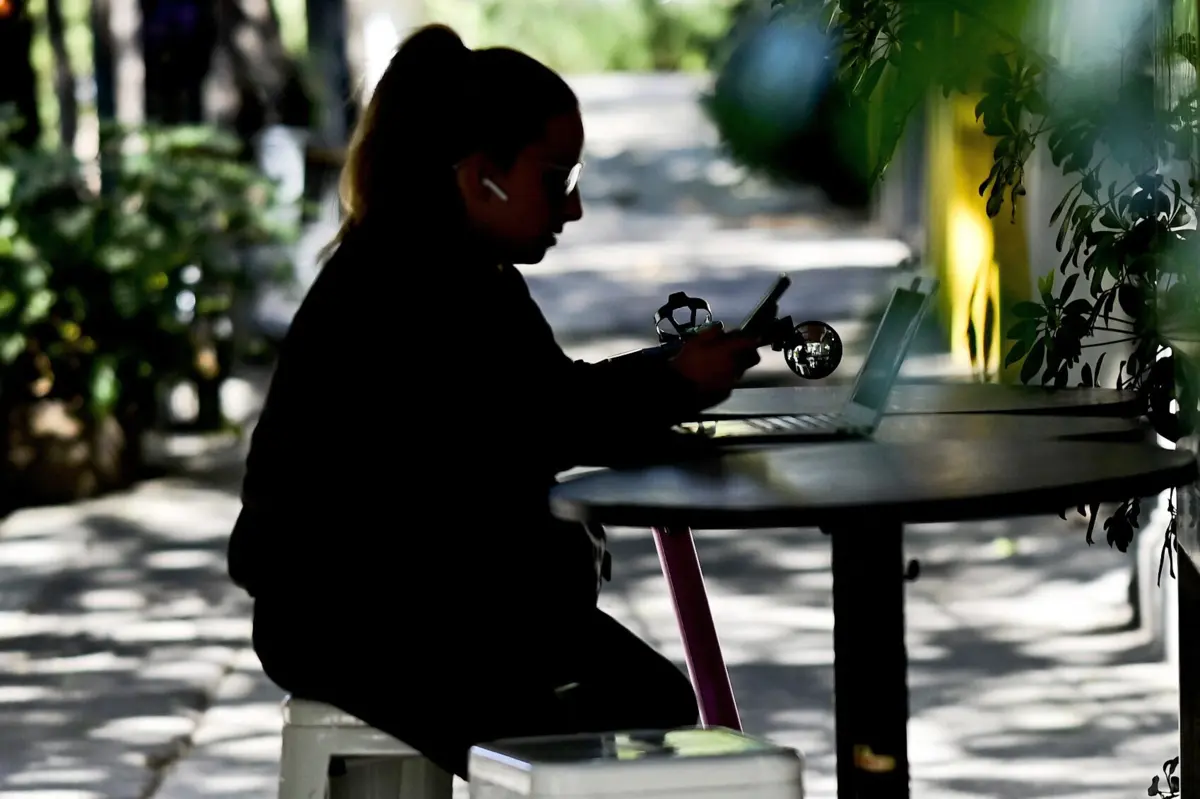 Mulher telefonou à cliente e, através do "homebanking", esvaziou-lhe a conta