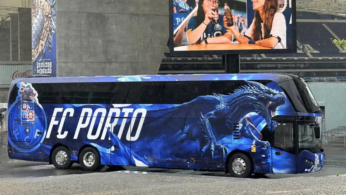 Autocarro do emblema azul e branco ganha uma nova estética