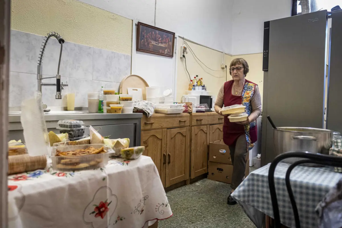 Este ano, a associação voltou a concorrer, na vertente da coesão social, pedindo 22 mil euros para comprar eletrodomésticos novos para a cozinha e armários, mudar o quadro elétrico e pagar as contas da eletricidad