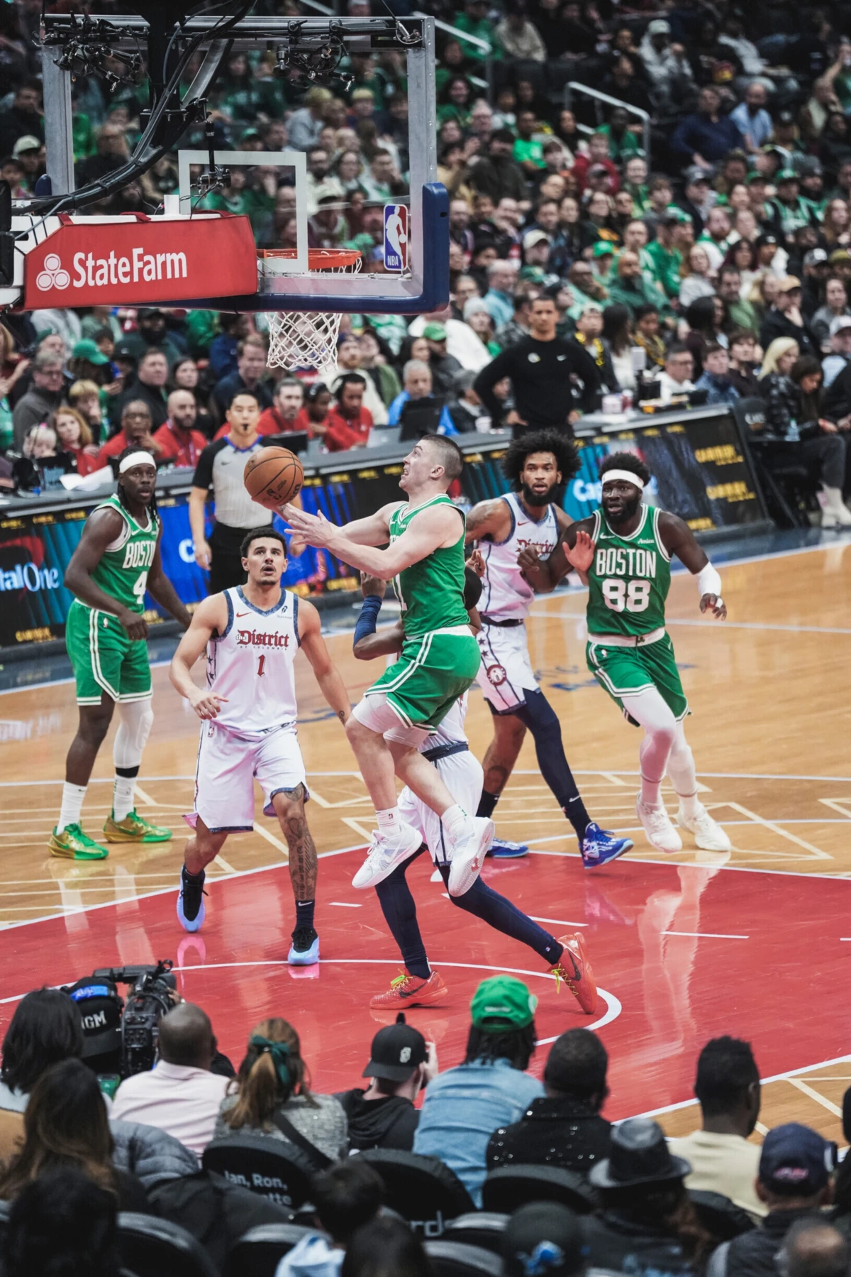 Atuais campeões ocupam o segundo lugar da conferência Este com 21 vitórias e cinco derrotas