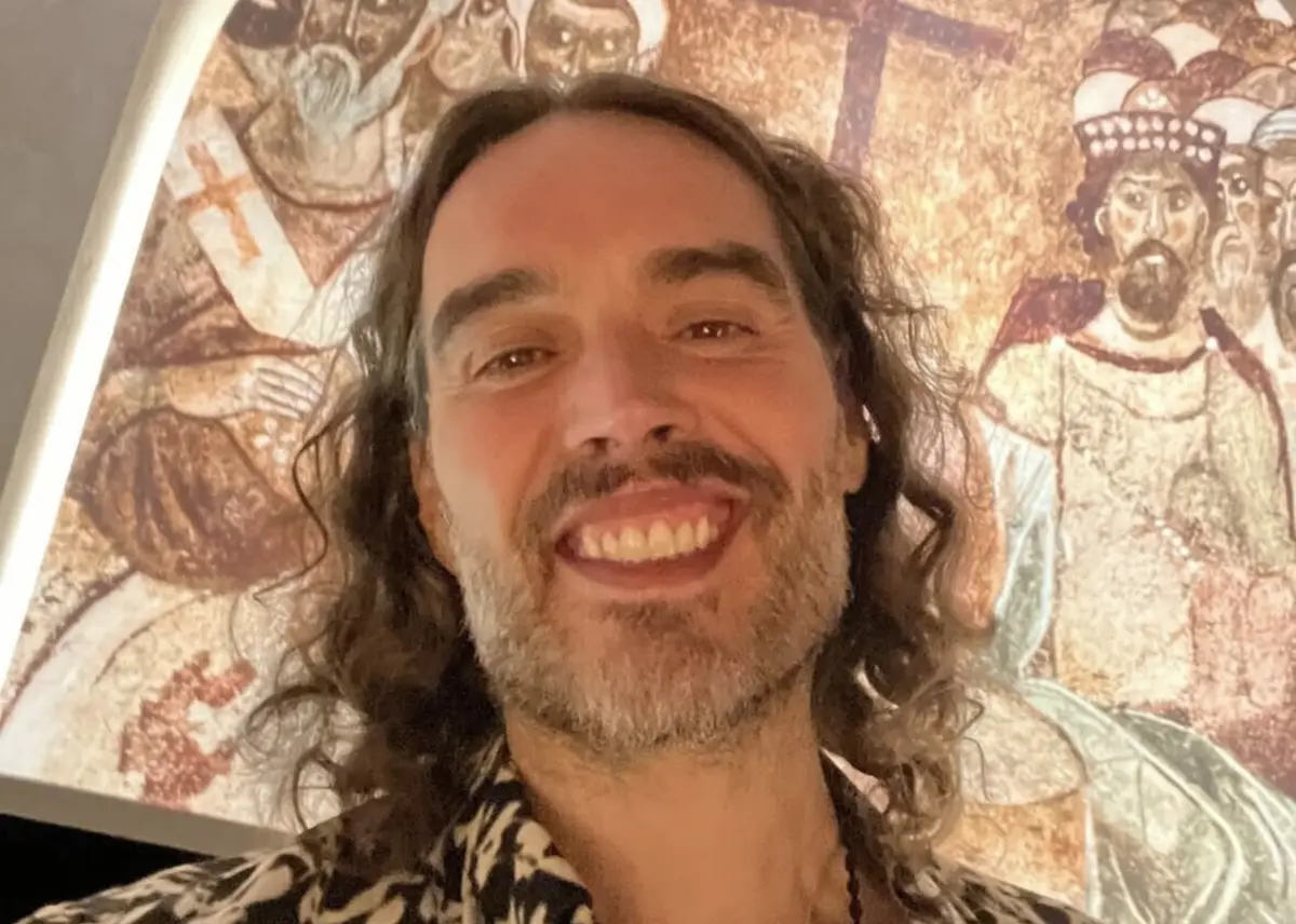 Russell Brand tem três filhos com a atual mulher, Laura Brand