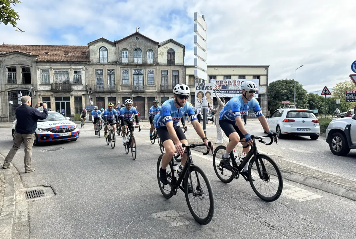 Os ciclistas partiram de Chaves, este sábado, às 10 horas. O percurso até Faro inclui paragens em Lamego, Santa Comba Dão, Sertã, Montargil, Alcáçovas e Almodôvar