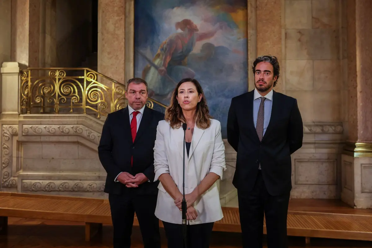 IL reuniu com vários membros do Governo para abordar OE2026, entre outros assuntos