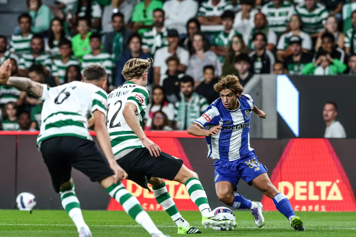 Rodrigo Mora foi titular do F. C. Porto em Alvalade