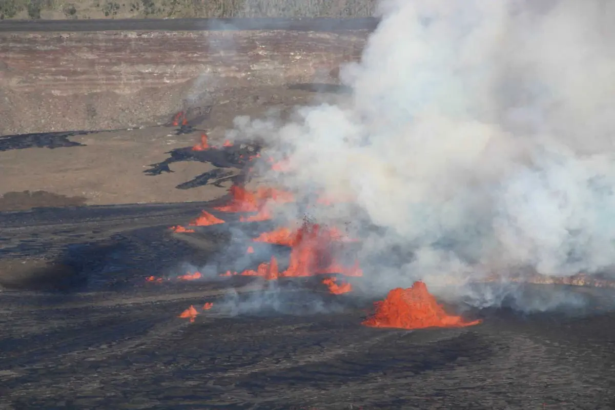 Imagem de contexto do artigo Vulcão Kilauea está em erupção após três meses sem atividade