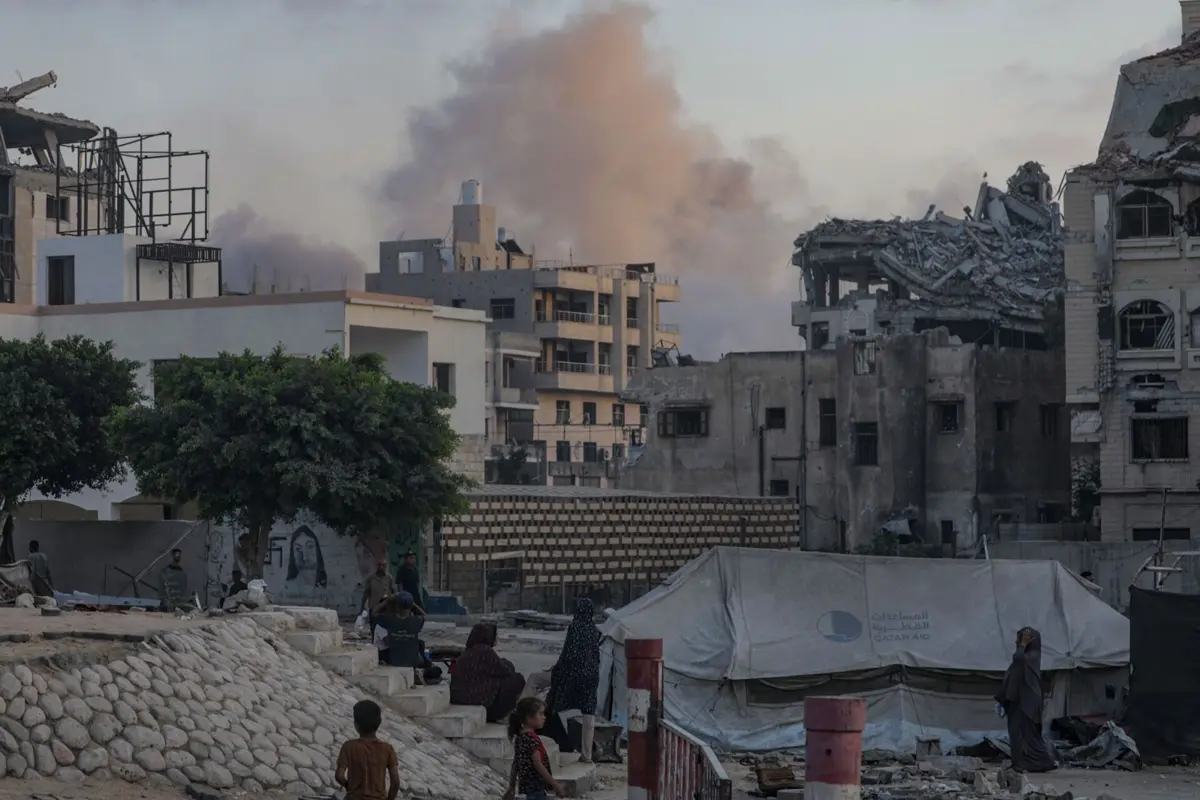 Forças israelitas preparam uma ofensiva terrestre na principal cidade do enclave