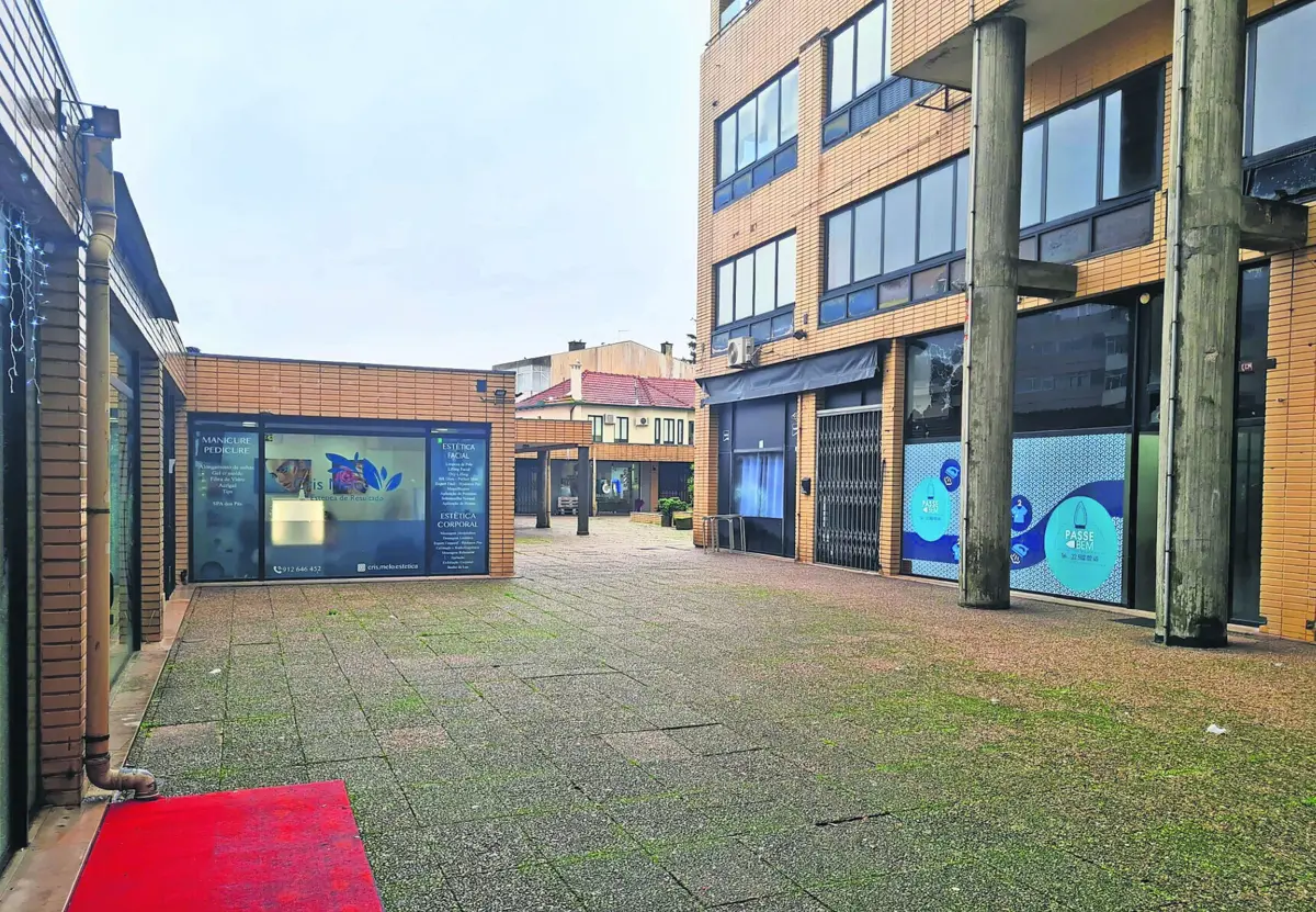 Os moradores de um condomínio no entroncamento das ruas da Constituição e de Visconde Setúbal, junto à Praça do Marquês, estão desesperados