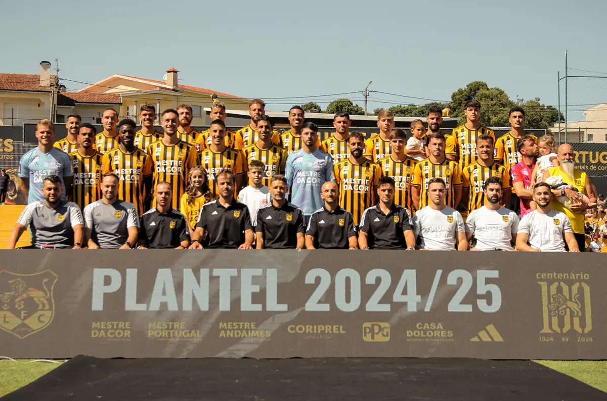 Lusitânia de Lourosa, um dos candidatos à subida, mede forças, no domngo, com o São João de Ver, na primeira jornada da série A