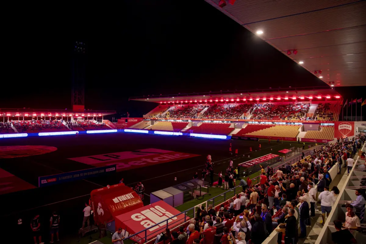 Imagem de contexto do artigo Investidos 700 mil euros no novo sistema de iluminação do Estádio Cidade de Barcelos