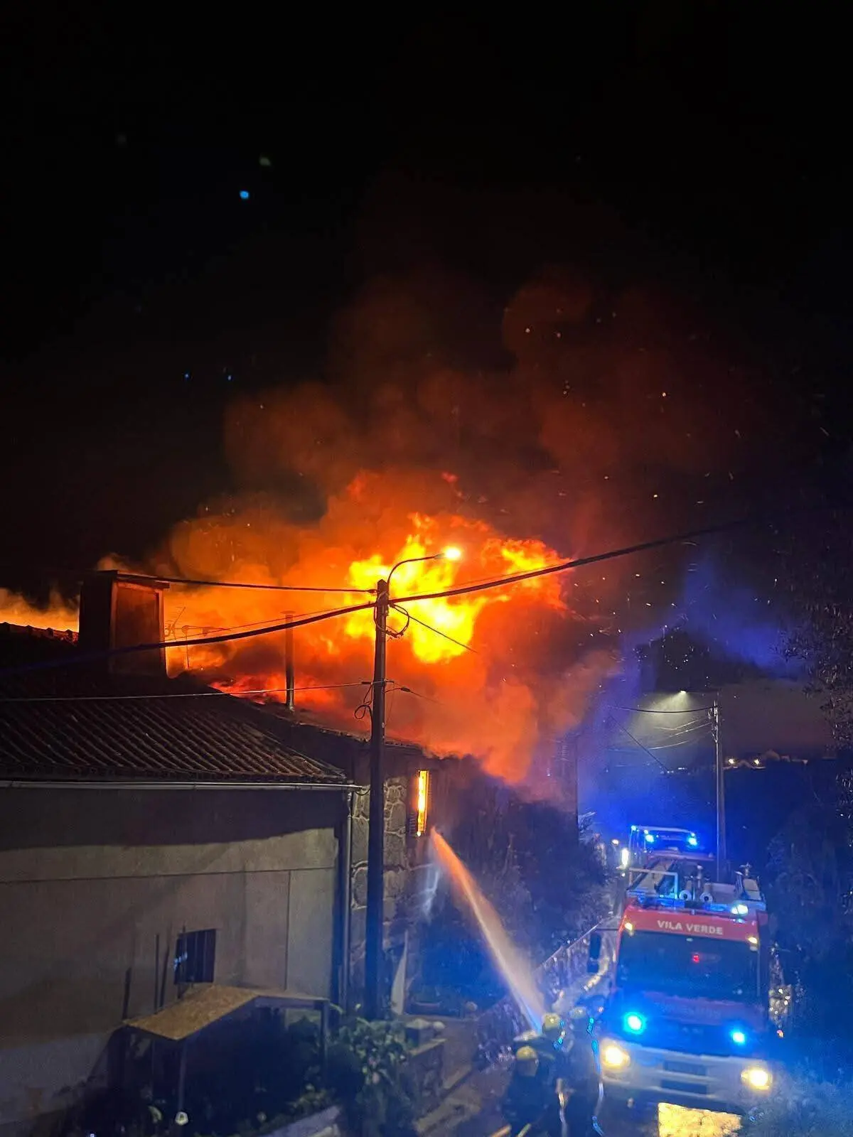 No momento em que o incêndio deflagrou não havia ninguém em casa