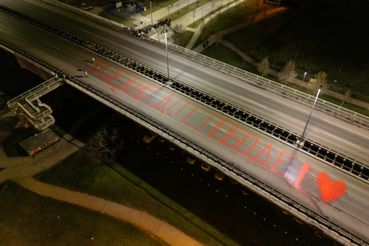 Imagem de contexto do artigo Desabamento de telhado em estação de comboios na Sérvia foi causado por "corrupção"