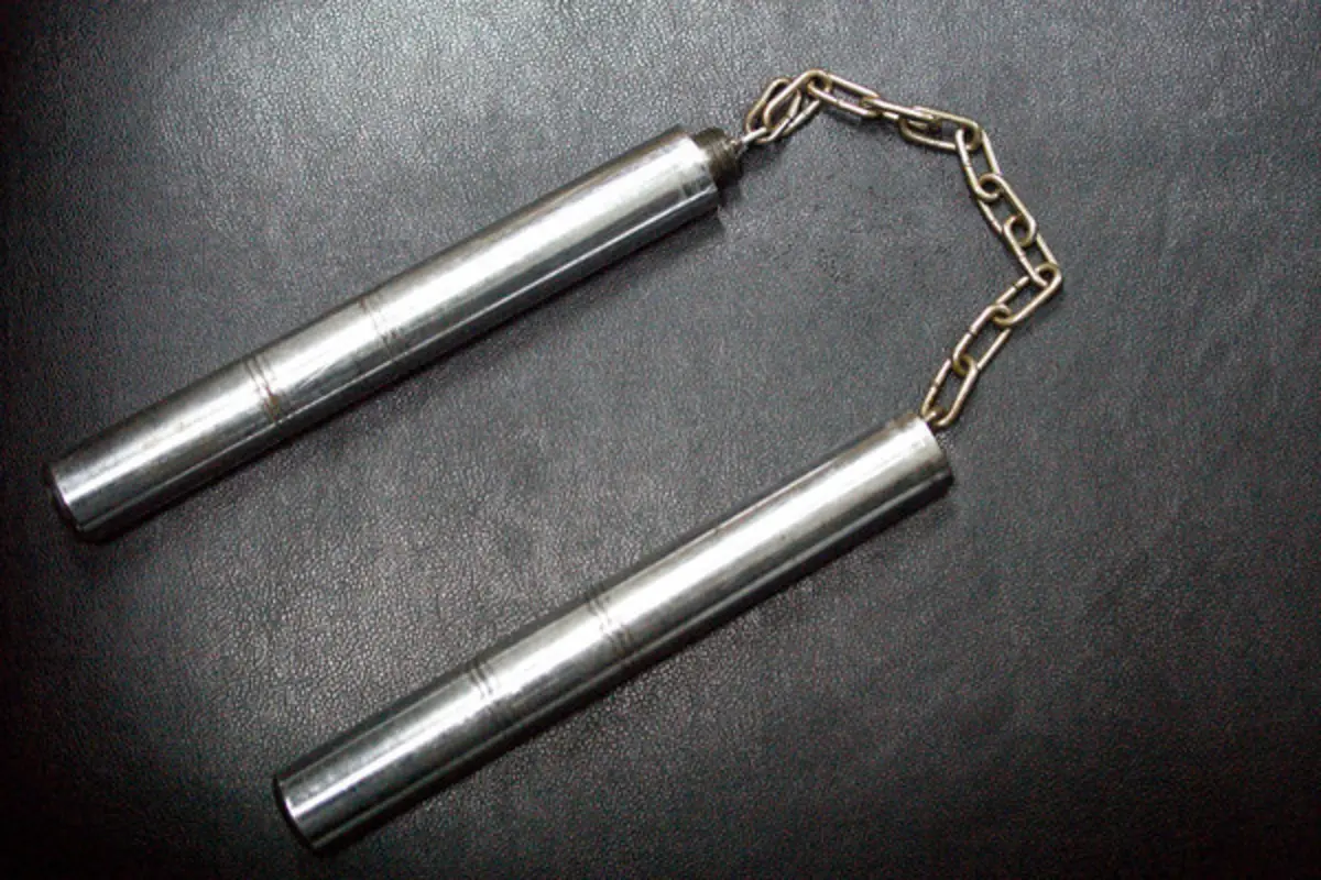 Suspeitos usaram matracas nas agressões