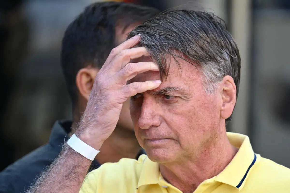 Imagem de contexto do artigo Bolsonaro caiu e bateu com a cabeça na prisão