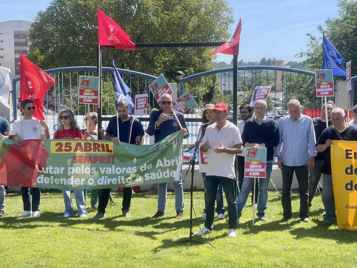 Enfermeiros manifestaram-se junto ao hospital
