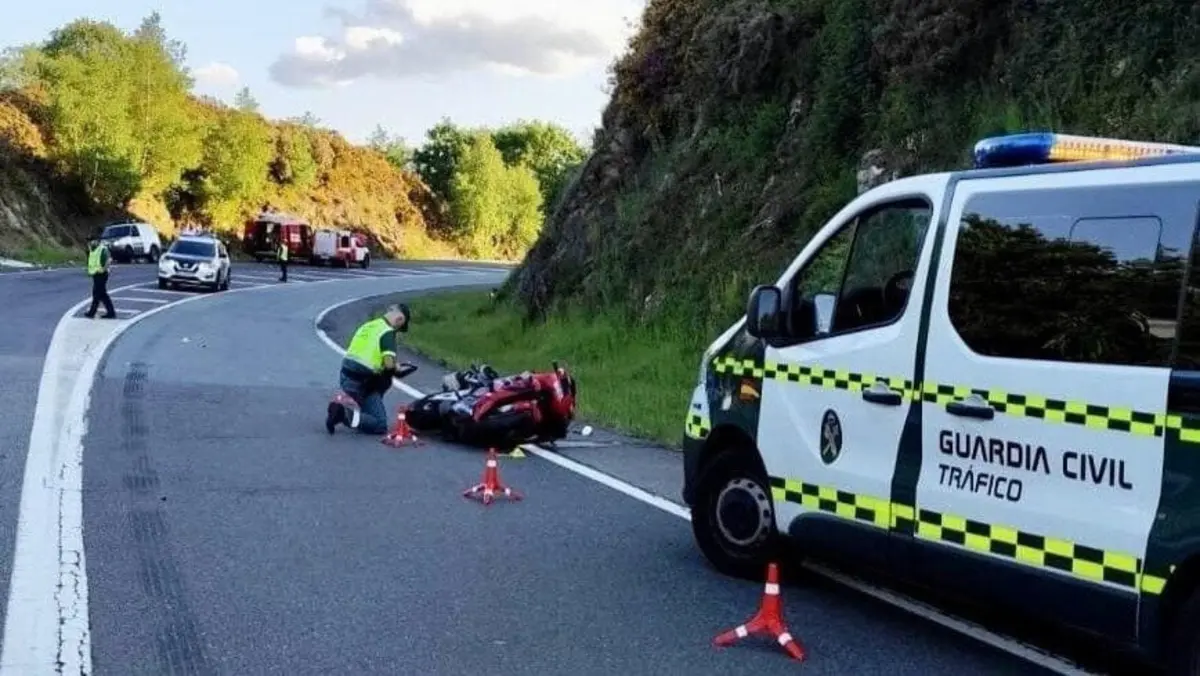 O motociclista morreu no local da colisão