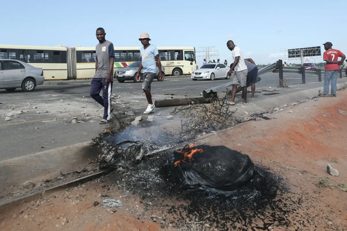 Protestos junto à portagem de Maputo da N4