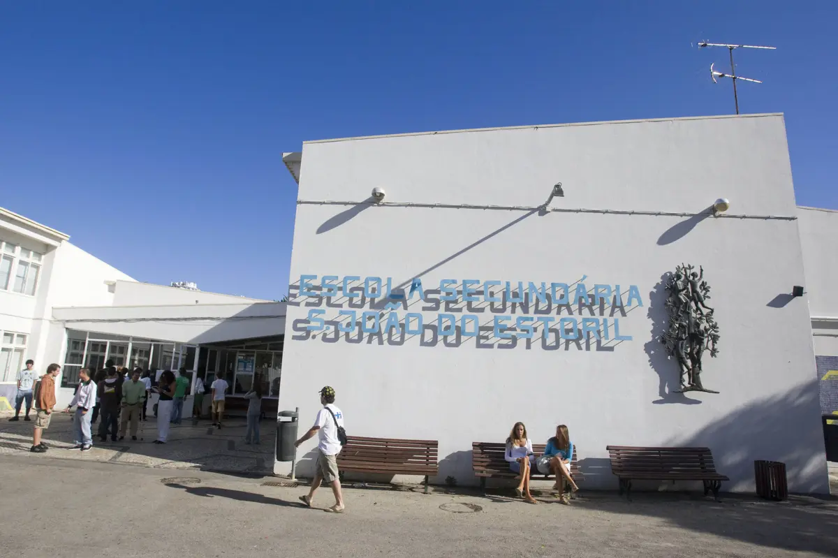 Agressão ocorreu junto à Escola Secundária São João do Estoril