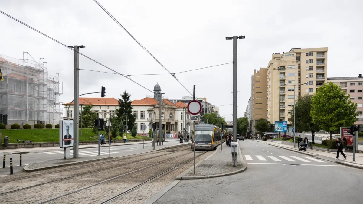 Retirada foi iniciada no fim de semana pelo recém-eleito executivo de Luís Filipe Menezes
