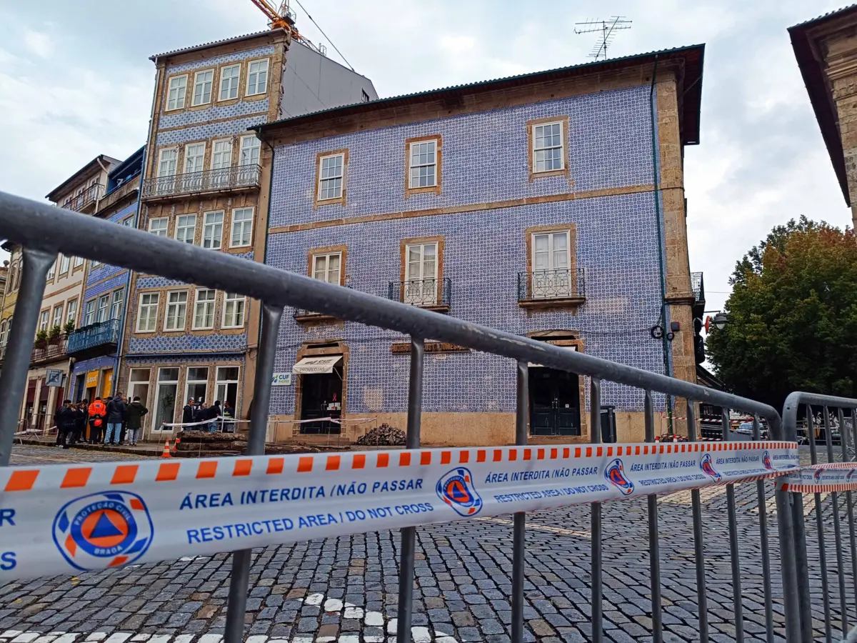 Imagem de contexto do artigo Prédio em risco de queda em Braga continua sem moradores e com lojas fechadas
