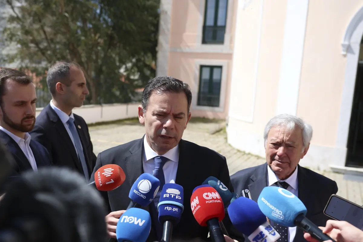 Os Conselhos Nacionais do PSD e do CDS-PP aprovaram uma coligação pré-eleitoral entre os dois partidos para as eleições antecipadas de 18 de maio