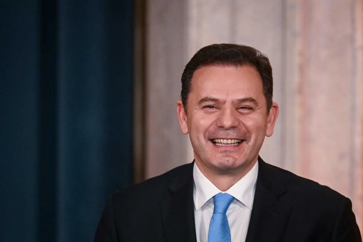 Luís Montenegro vai almoçar com 50 jovens para celebrar a Revolução do Cravos