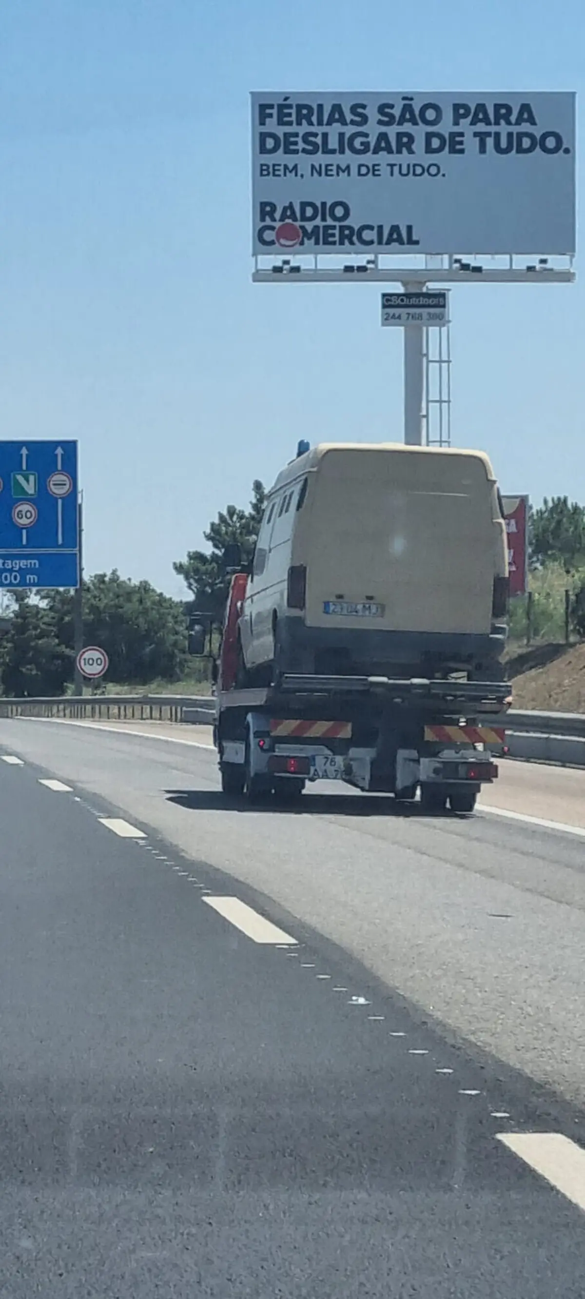 Viatura avariada foi rebocada para a cadeia de Setúbal