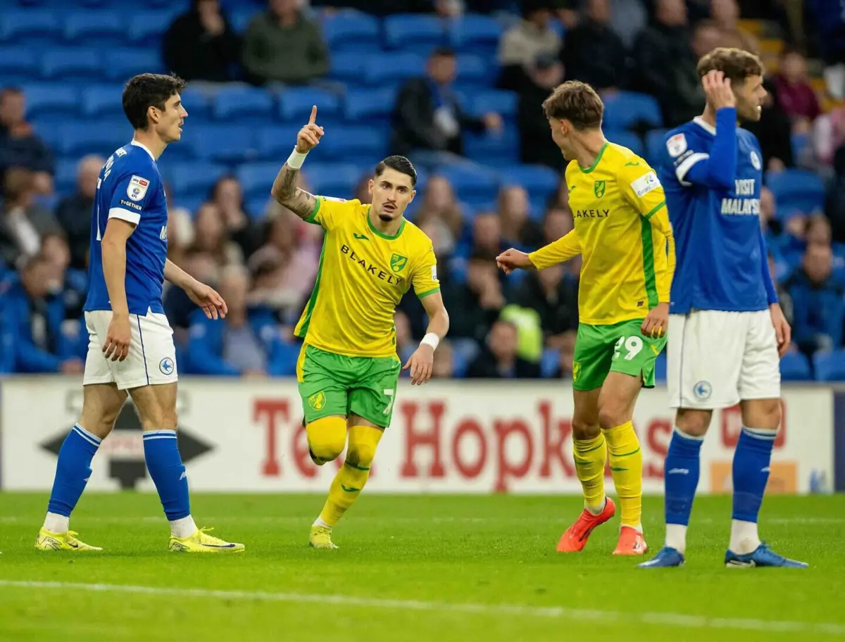 Borja Sainz celebra um golo ao serviço do Norwich