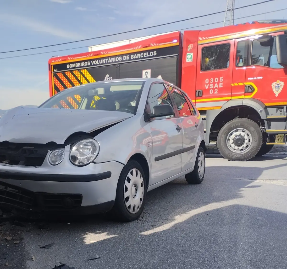 No local prestaram assistência os Bombeiros de Barcelos, que mobilizaram sete operacionais e duas viaturas