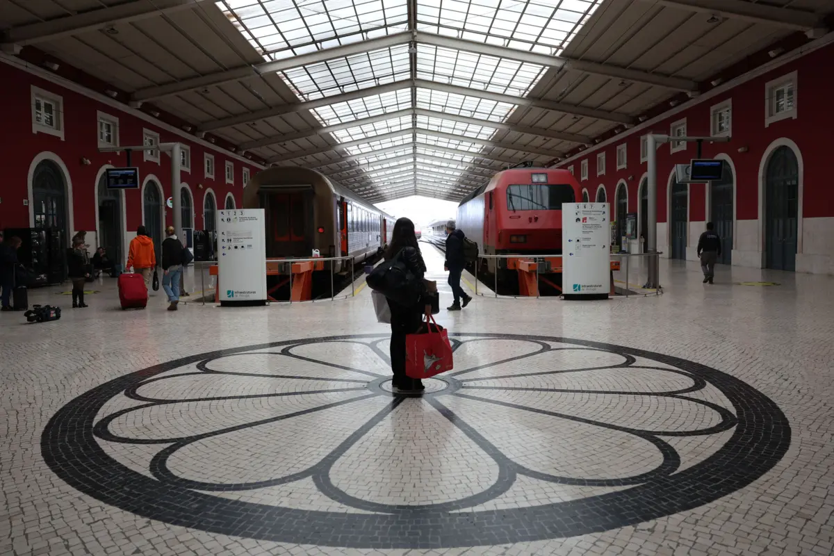 Administradora da CP recebeu 80 mil euros de indemnização em 2015. Antigo diretor de logística da EMEF diz que processo tem "contornos nebulosos"