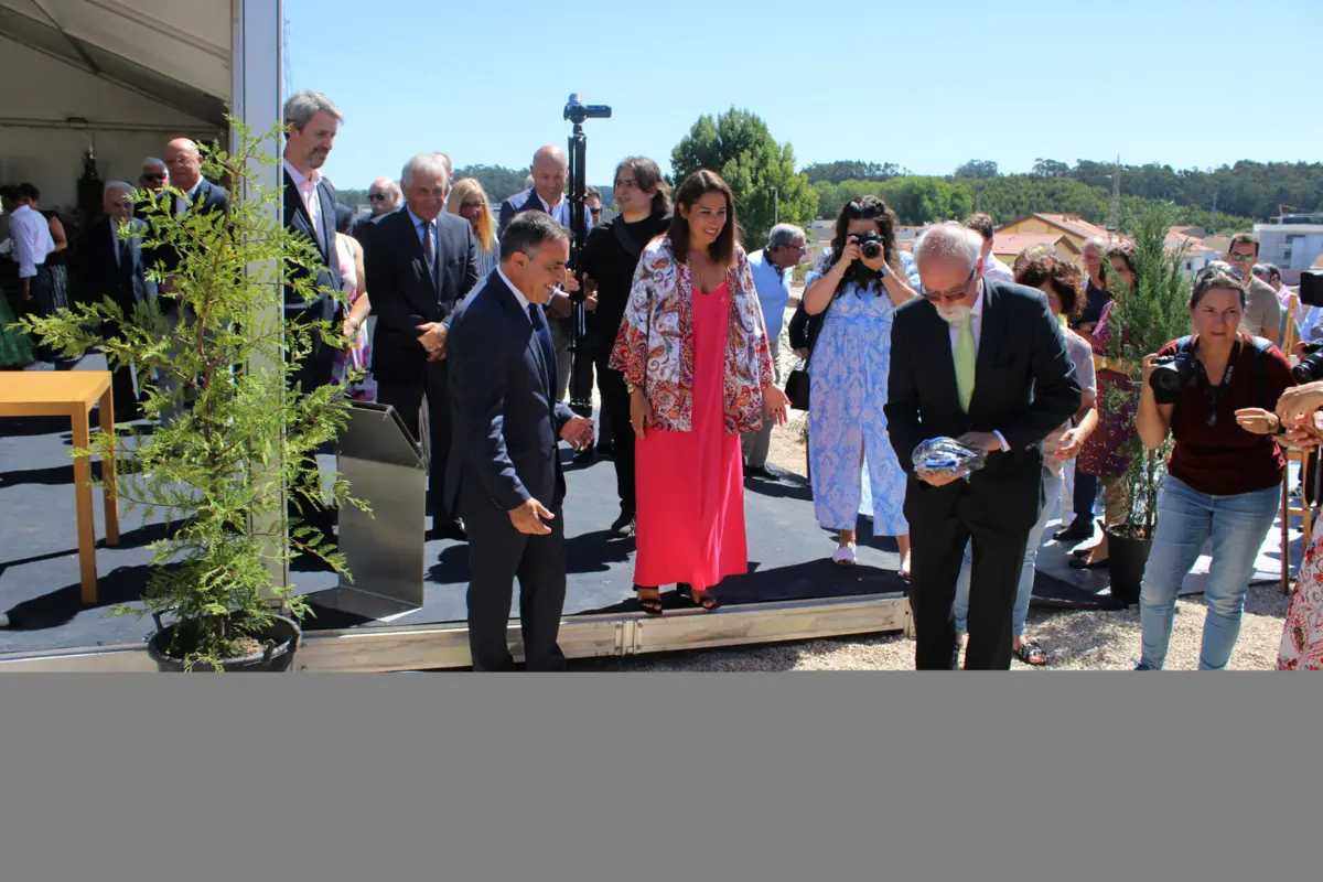 Ministra da Habitação esteve presente no lançamento da primeira pedra