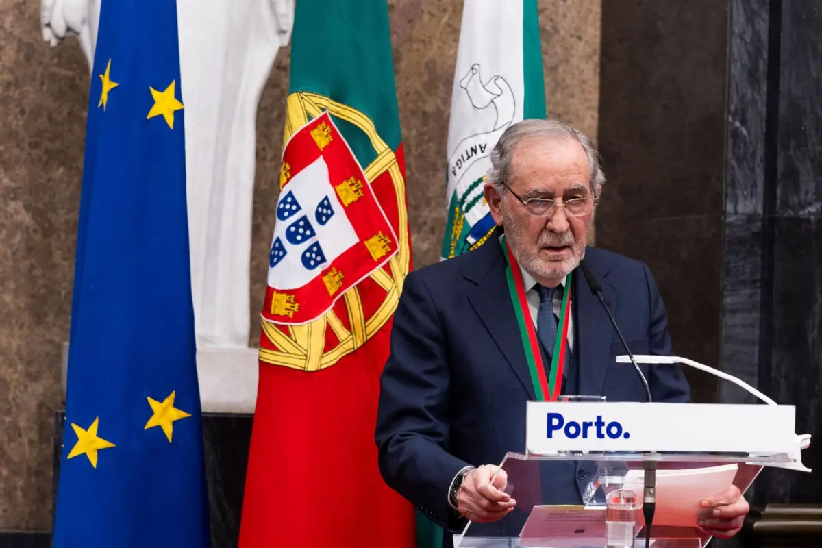Mensagem de Ramalho Eanes foi lida na parada militar pelo tenente-general Alípio Tomé Pinto