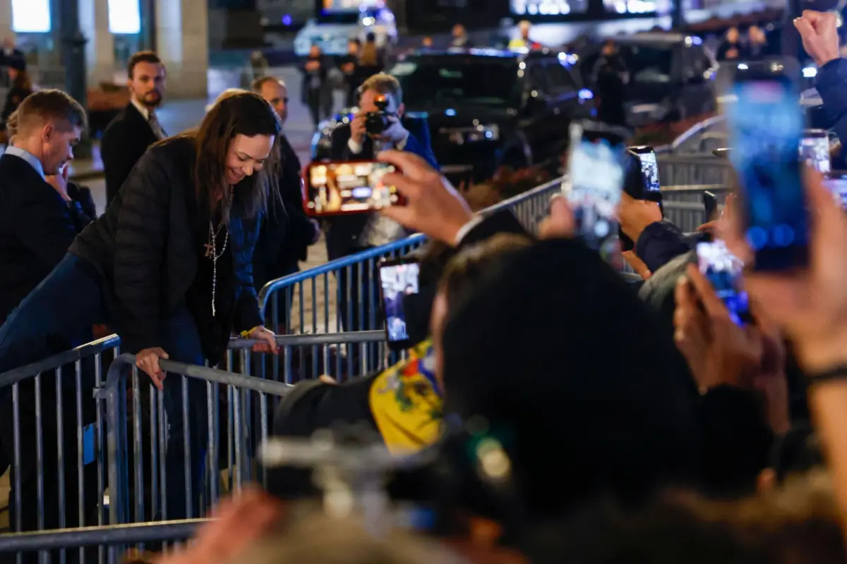 Líder da oposição venezuelana foi recebida por multidão em Oslo