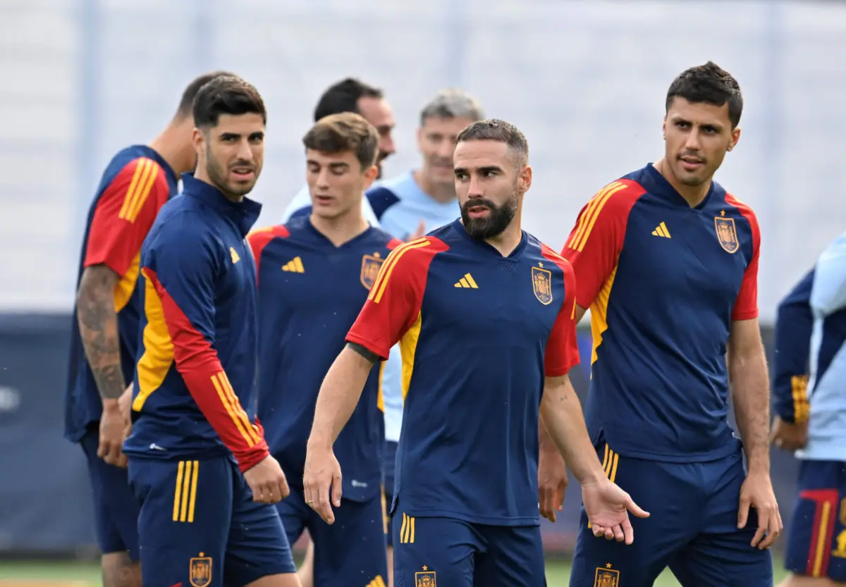 Dani Carvajal integrado nos trabalhos da seleção espanhola