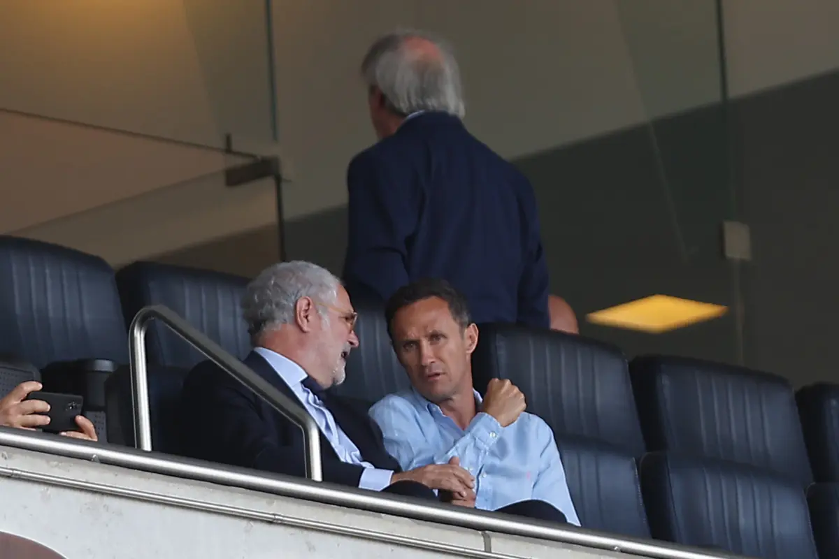 Andoni Zubizarreta à conversa com Ricardo Carvalho num jogo da época passada do F. C. Porto