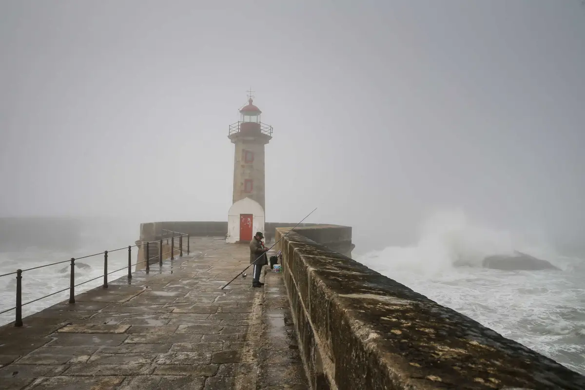 Para o Grande Porto, os especialistas apontam "neblina ou nevoeiro matinal"