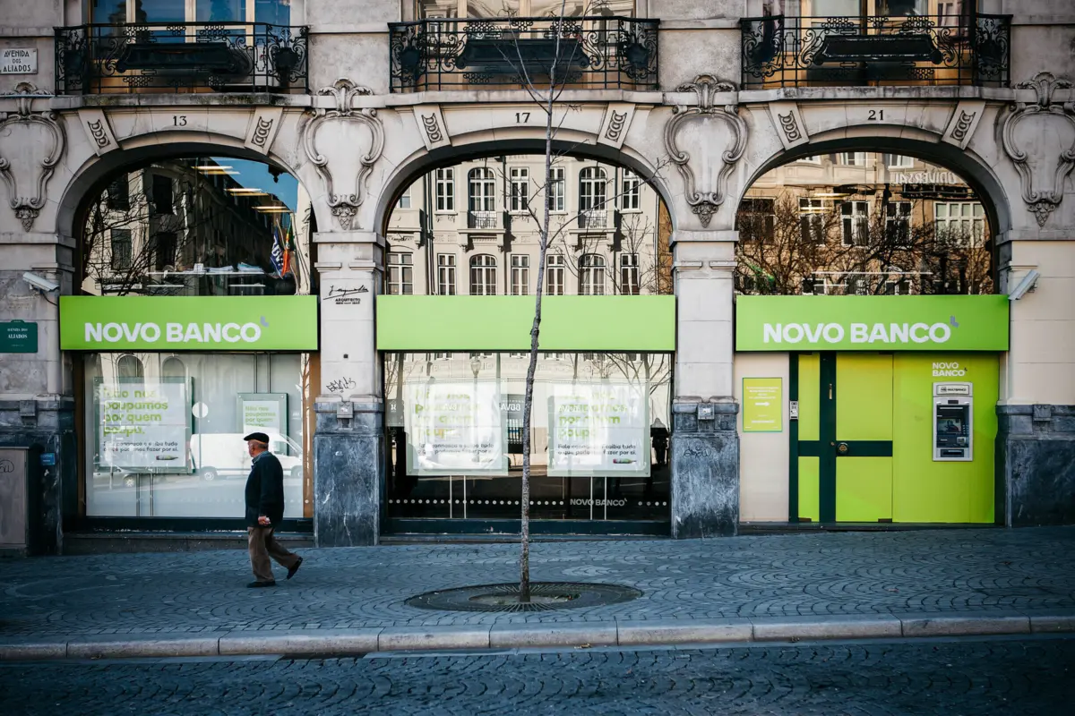 A compra do Novo Banco pelo BPCE marca a entrada do grupo francês na banca de retalho em Portugal