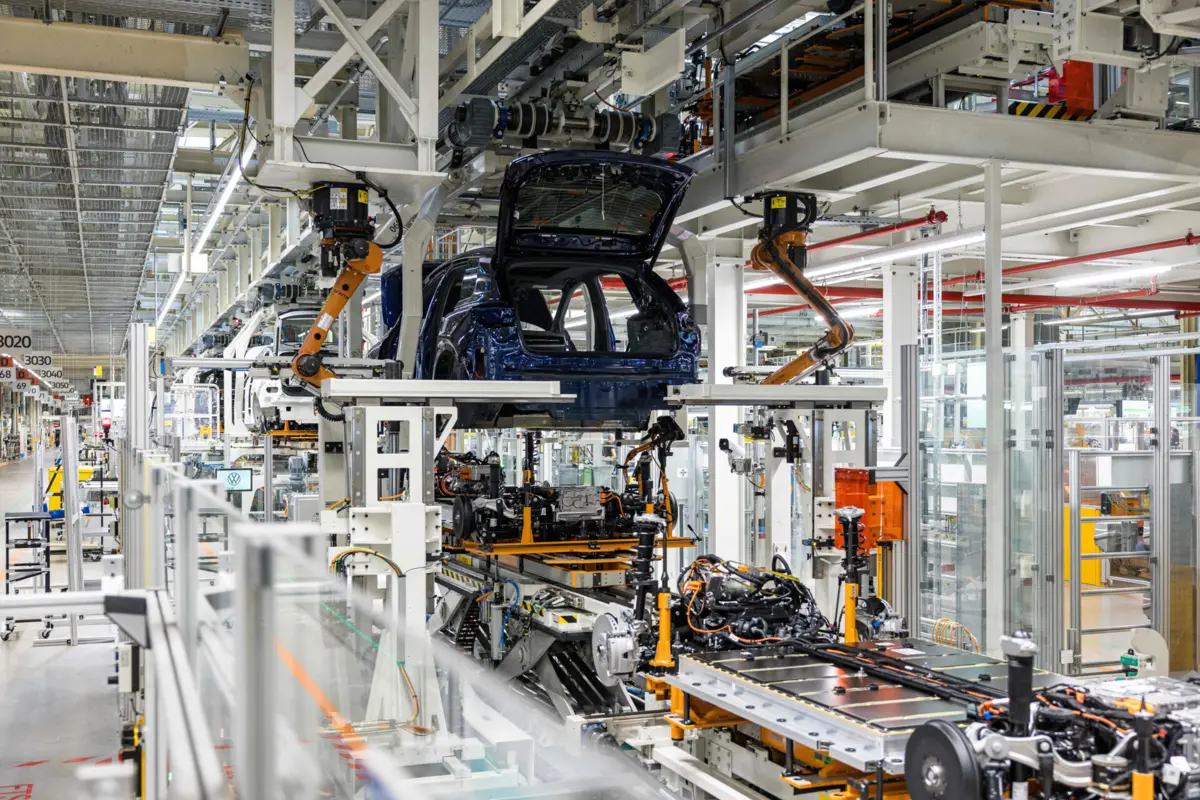 Imagem de contexto do artigo Da ameaça chinesa ao abrandamento dos elétricos: setor automóvel vive uma das maiores crises