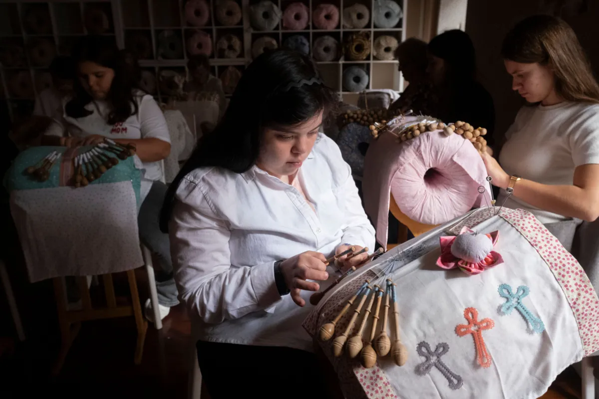 Na Escola de Rendas, há mais de 70 alunas inscritas