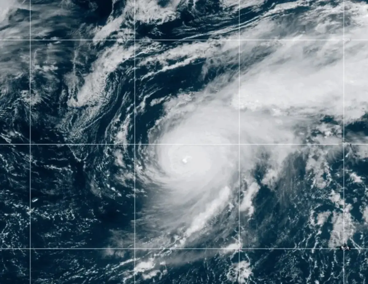O Gabrielle está atualmente classificado como furacão de categoria 3
