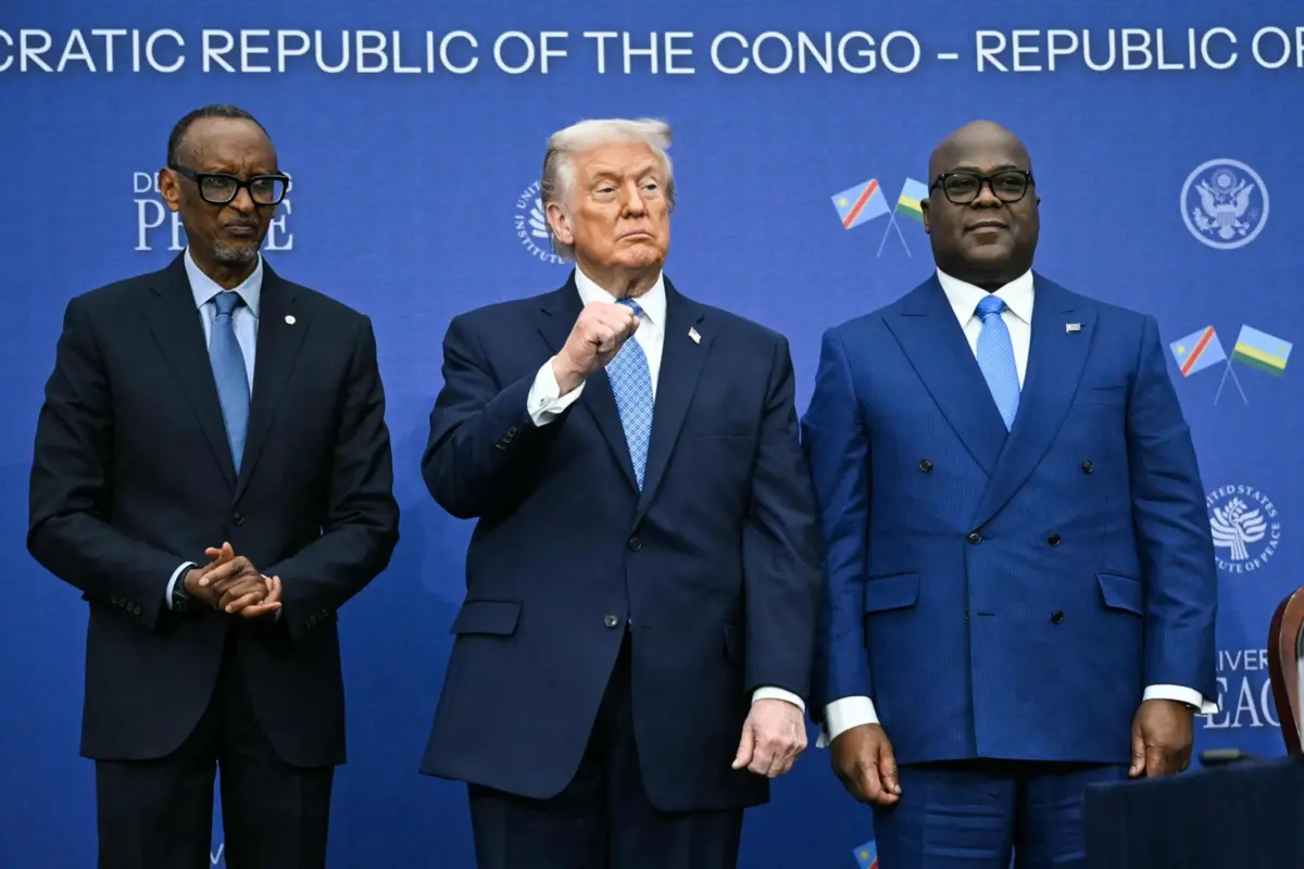 Cerimónia de assinatura de acordo de paz com os presidentes do Ruanda, Paul Kagame, dos EUA, Donald Trump, e da República Democrática do Congo, Félix Tshisekedi, no Instituto da Paz dos Estados Unidos, em Washington