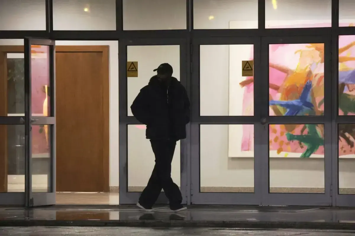 Seko Fofana à saída do aeroporto