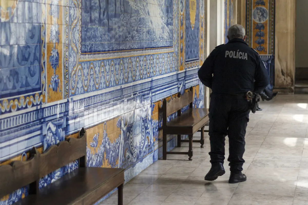 Jovem armazenou ficheiros ao longo de um ano