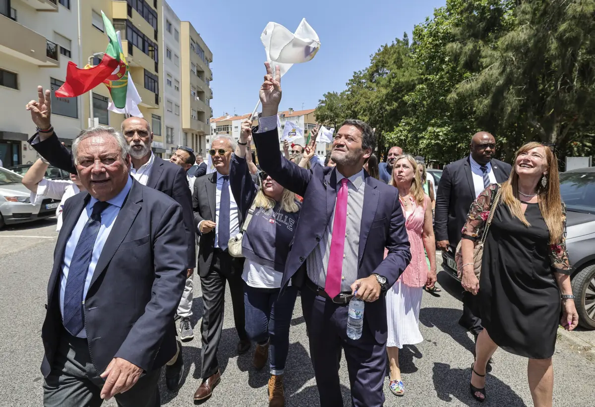 Em Algueirão-Mem Martins, freguesia onde nasceu, Ventura relegou para segundo plano o cabeça de lista do Chega às europeias, Tânger Corrêa (esq.)