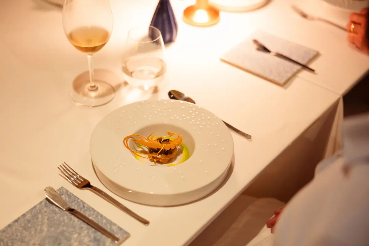 Tártaro de lagostim e caranguejo do rio, um dos pratos do menu de Rodrigo Castelo.