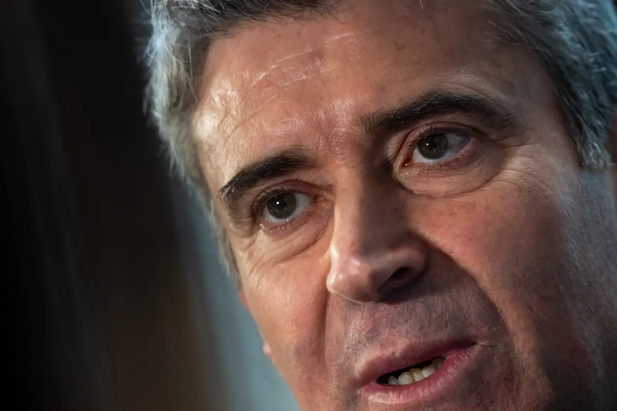 Para Carneiro, “o Governo tem a primeira responsabilidade de informar e de esclarecer”